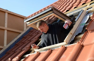 Pose de fenêtres de toit Velux à Gudas